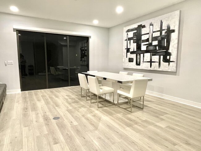Building Photo - 16396 Sandy Shore Dr