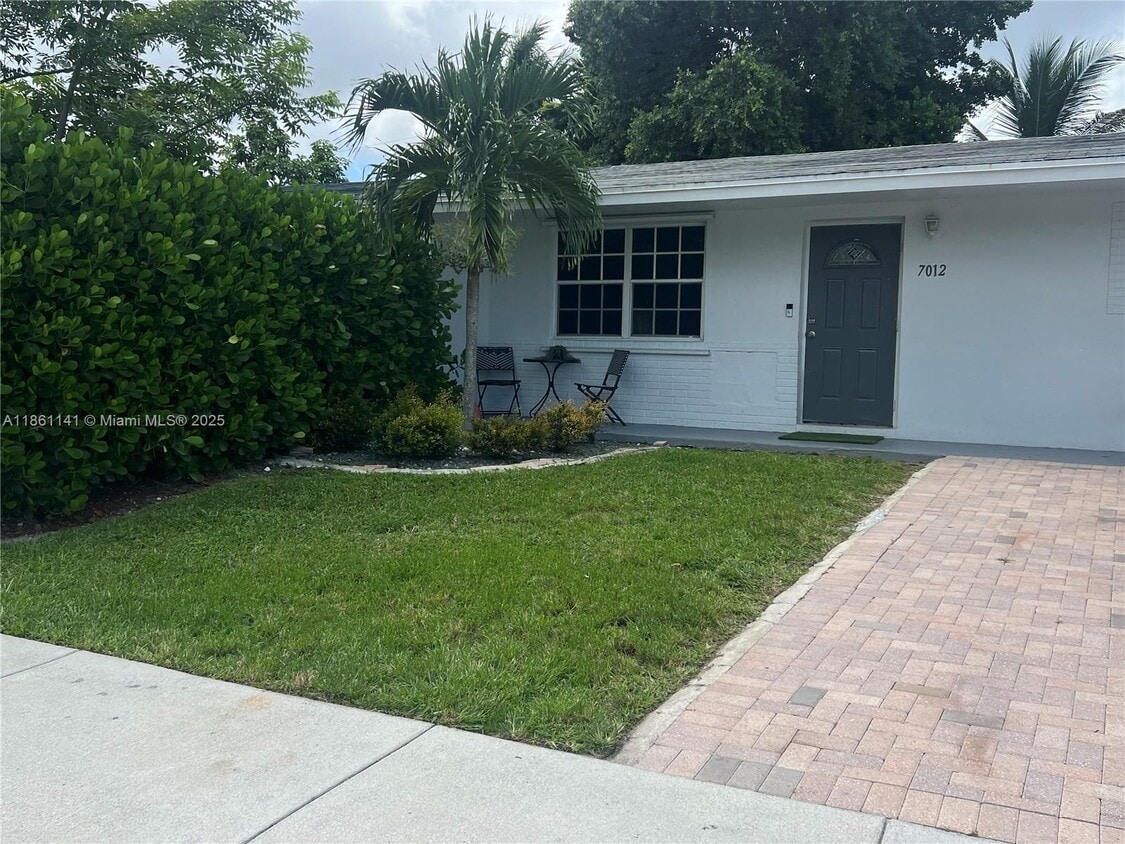 Foto principal - 7012 SW 19th St