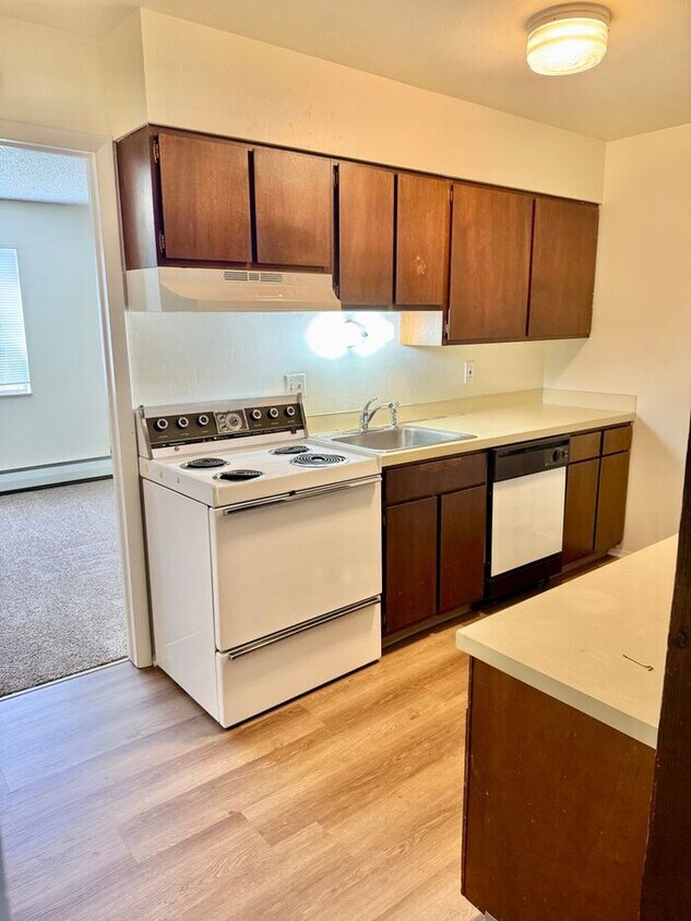 1st & 2nd Floor, 1ST MONTH 1/2 OFF SPECIAL... - 1st & 2nd Floor, 1ST MONTH 1/2 OFF SPECIAL...