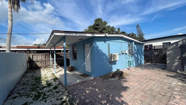 Foto del edificio - 2645 SW 33rd Ave
