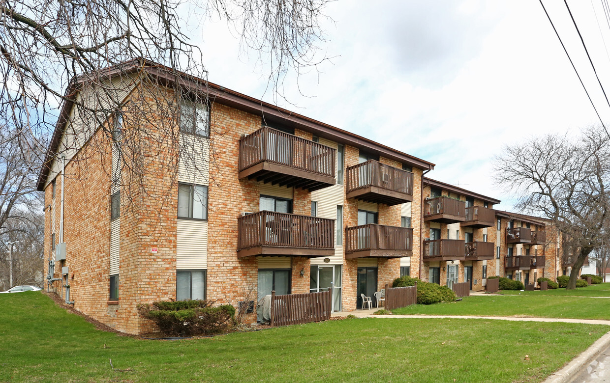 Primary Photo - Gardendale Apartments