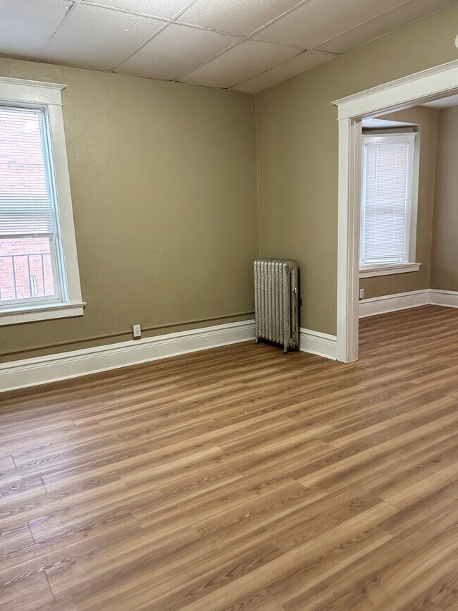 Espacio vital - 251 E Broadway