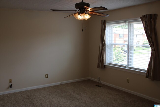 Foto del edificio - 705 Hillsboro Ln