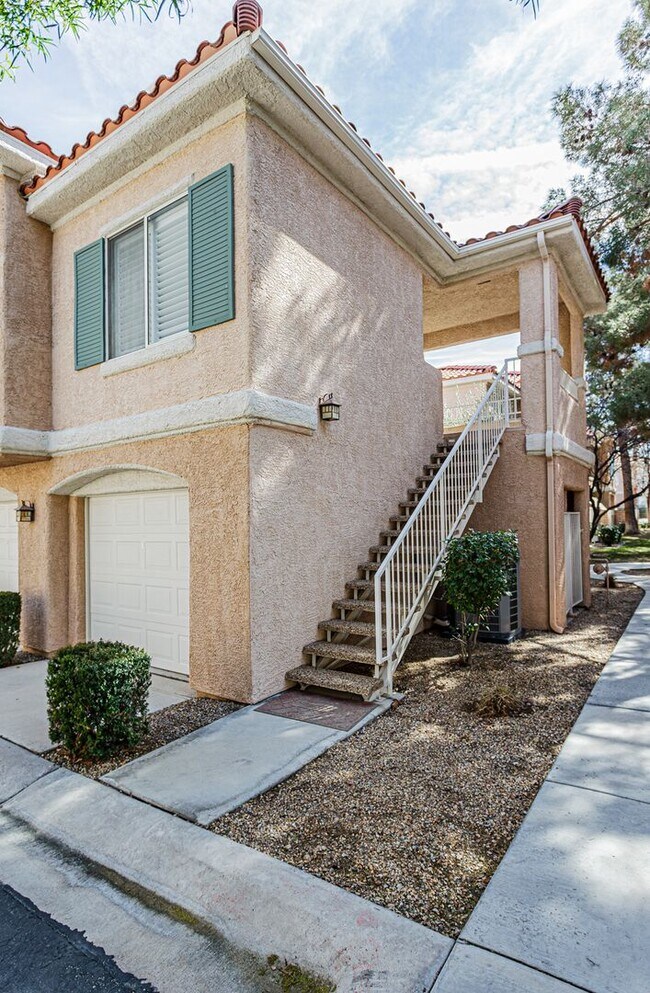 Foto del edificio - Green Valley Condo