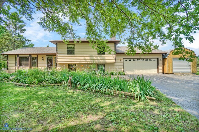 Foto del edificio - 15580 W Russell Rd