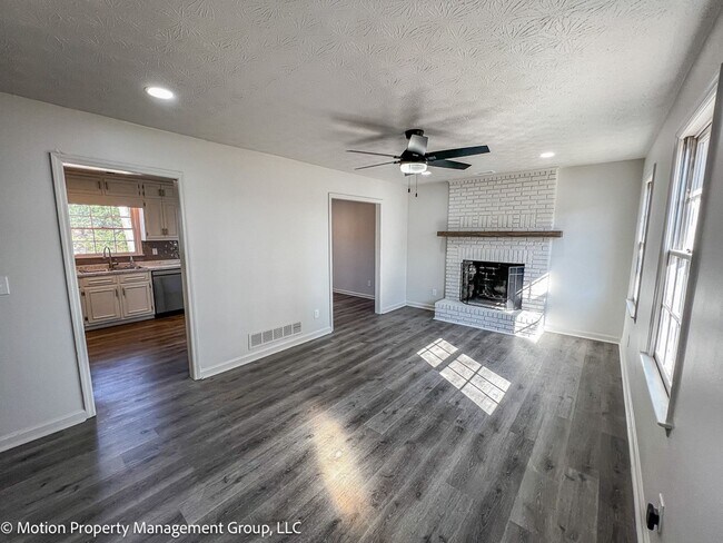 Foto del edificio - 1330 Hillcrest Dr