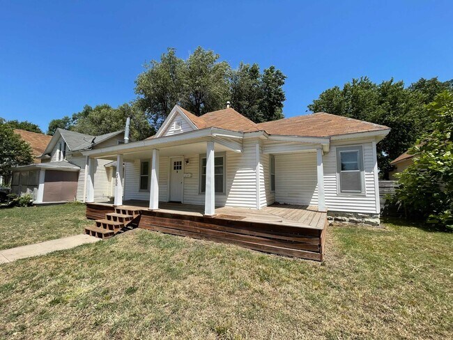 Foto del edificio - 2 bed, 1 bath with fenced in yard