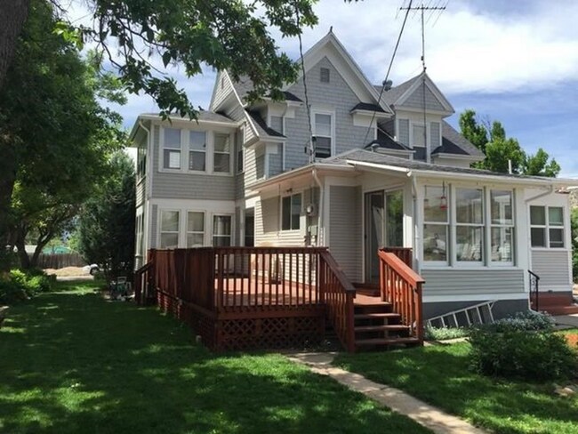 Building Photo - 815 Oak Ave