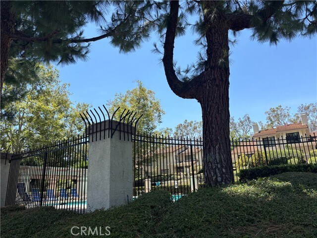 Foto del edificio - 957 Creekside Dr