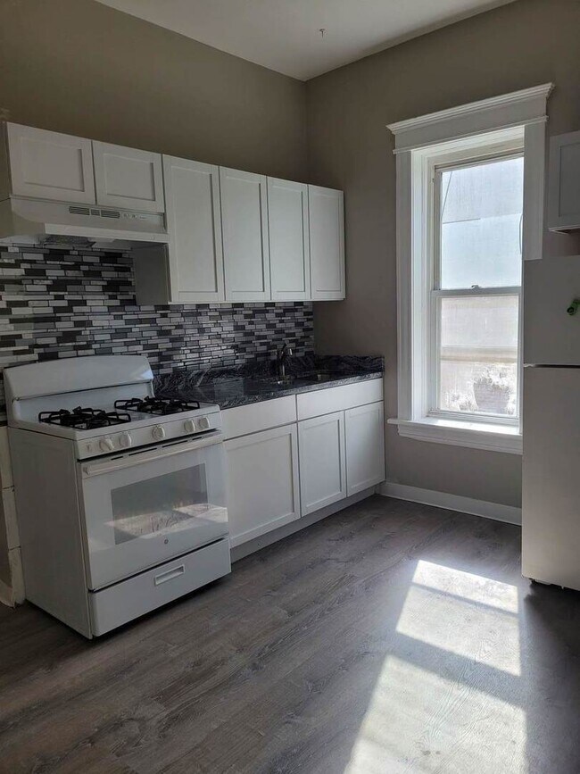 Building Photo - 5632 S Lowe Ave