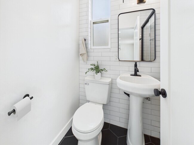 Building Photo - The Stanley Off Sunset