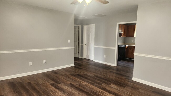 Building Photo - Refreshed 2BR/1BA duplex apartment for rent!
