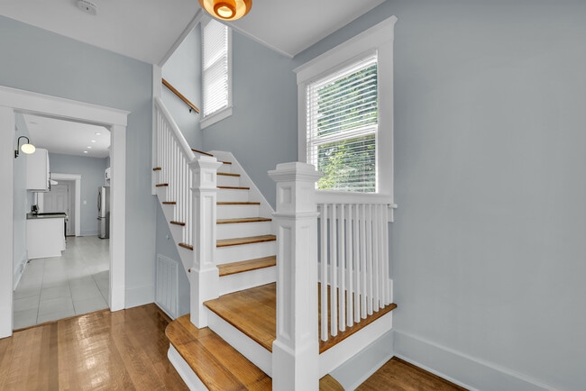 Building Photo - 537 E 40th St