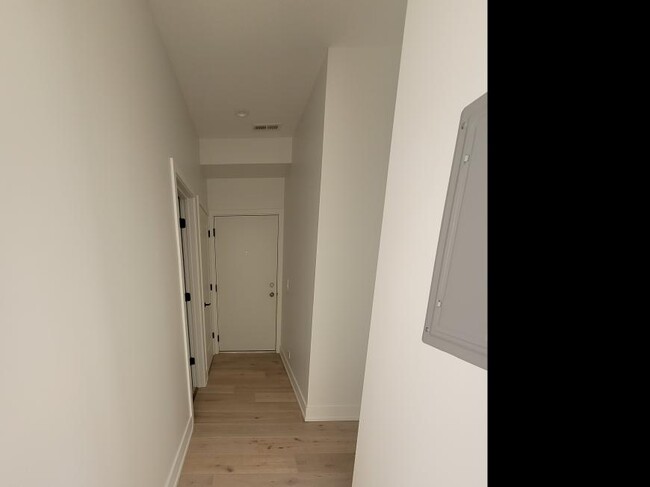 Building Photo - 2 bedroom in Chicago IL 60660