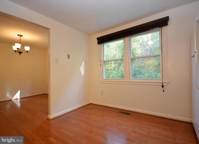 Building Photo - 3151 Ellenwood Dr