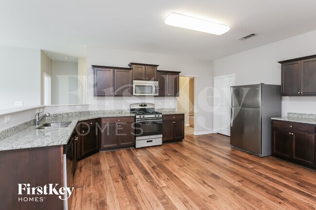 Foto del edificio - 4221 Weeping Willow Dr