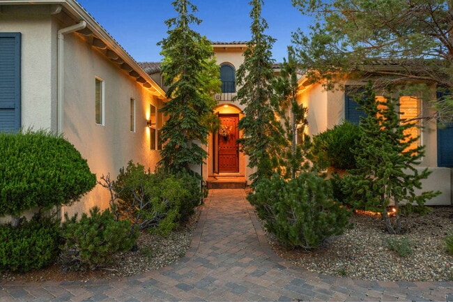 Building Photo - Elegant Arrowcreek Home!