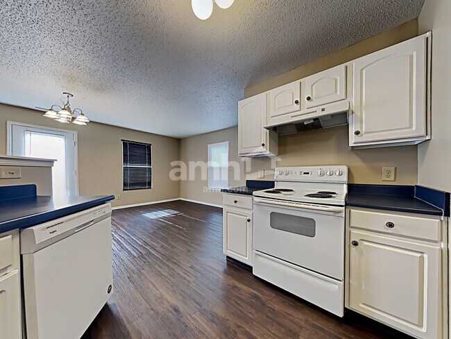 Building Photo - 1329 Central Park Dr