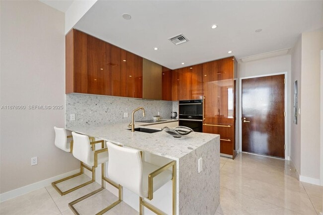 Building Photo - 2678 Tigertail Ave