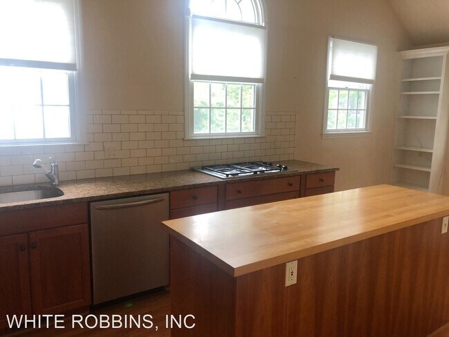 Foto del edificio - 3 br, 2.5 bath House - 20 Vining Lane