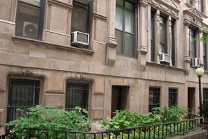 Building Photo - 107 W 70th St