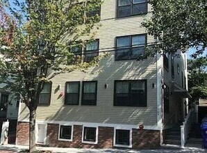 Building Photo - 298 Wickenden St