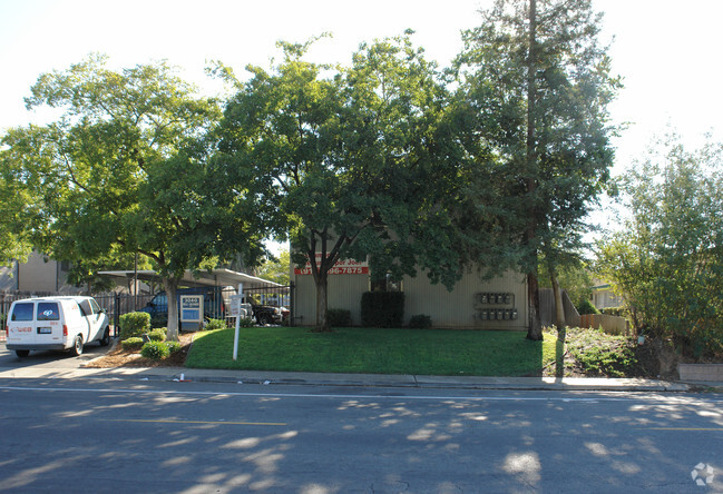 Building Photo - Bell Grande Apartments
