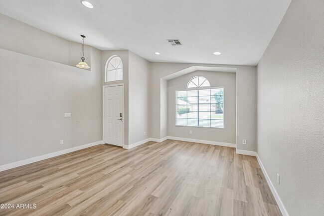 Building Photo - 4961 E Holmes Ave