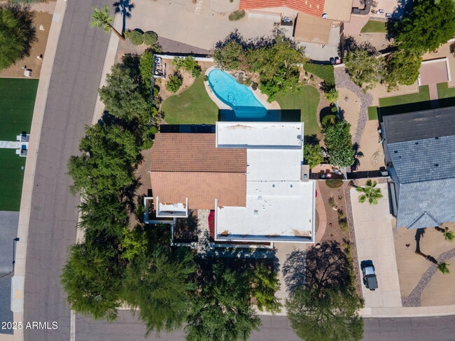 Building Photo - 9504 E Sunnyside Dr