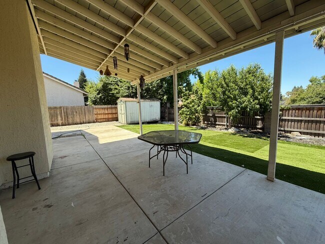 Foto del edificio - AVAILABLE NOW! Come view this 5 Bedroom single family home in Rocklin!
