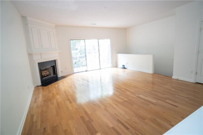 Foto del edificio - 9155 Nesbit Ferry Rd