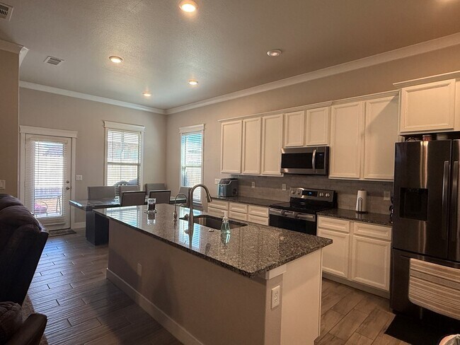 Building Photo - 1 Cheyenne Ct