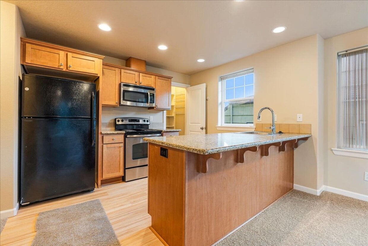 Primary Photo - Modern Townhome Near the Willamette River