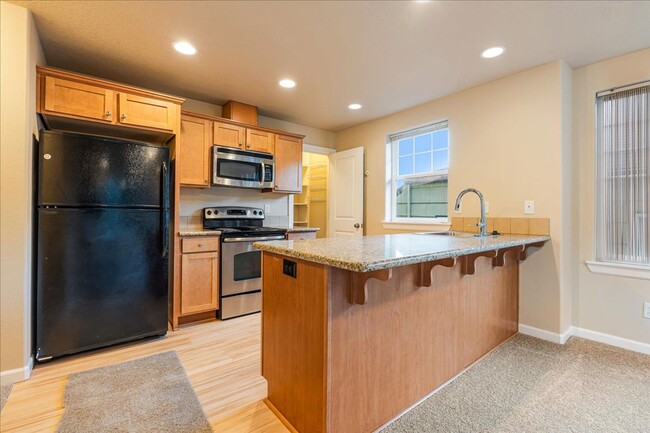 Modern Townhome Near the Willamette River - Modern Townhome Near the Willamette River