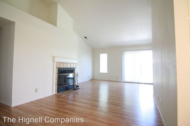 Building Photo - 3 br, 2 bath House - 19 Hemming Lane