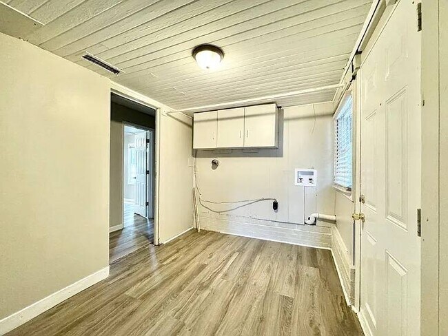 Foto del edificio - 3912 N Church St