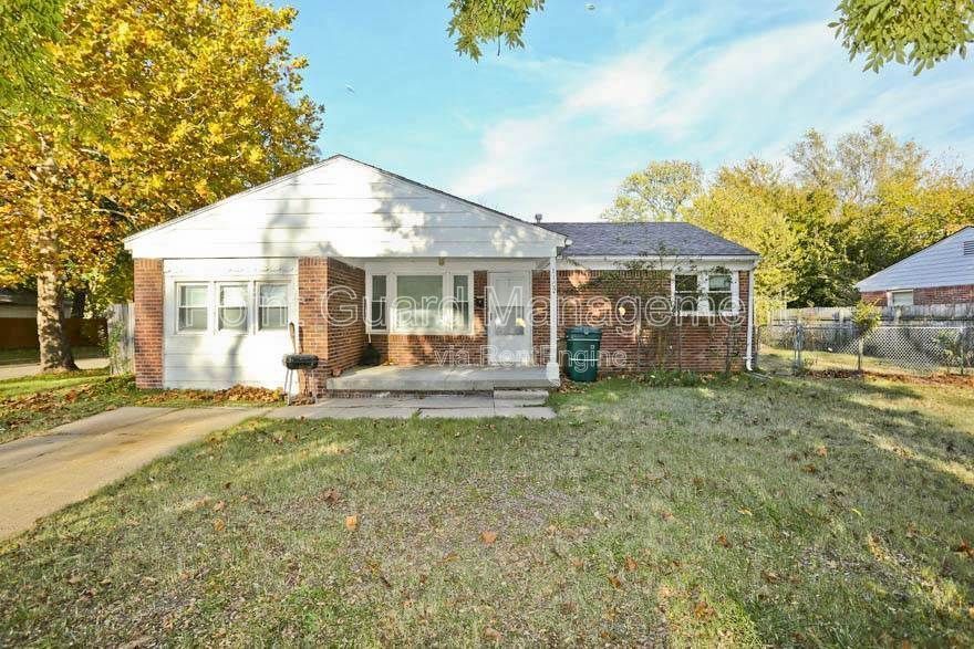 Primary Photo - 1102 E Donnell Ave