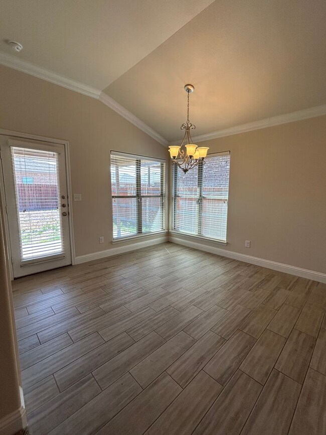 Building Photo - This beautiful 3 bedroom, 2 bathroom home ...