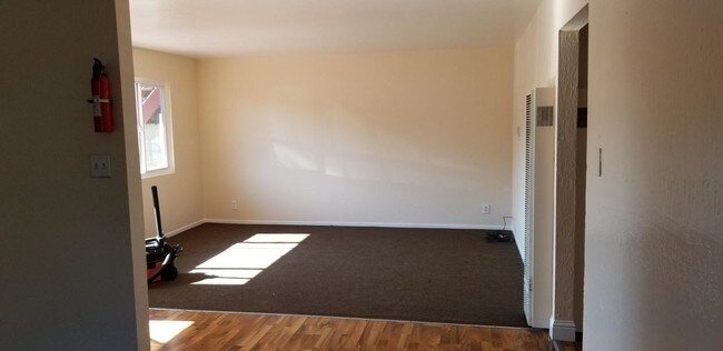 Building Photo - 151 Catron Dr