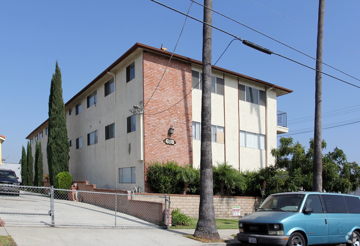 Building Photo - 618 W 11th St