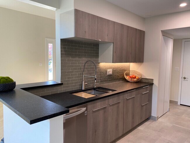 Foto del edificio - 1218 N Knollwood Dr