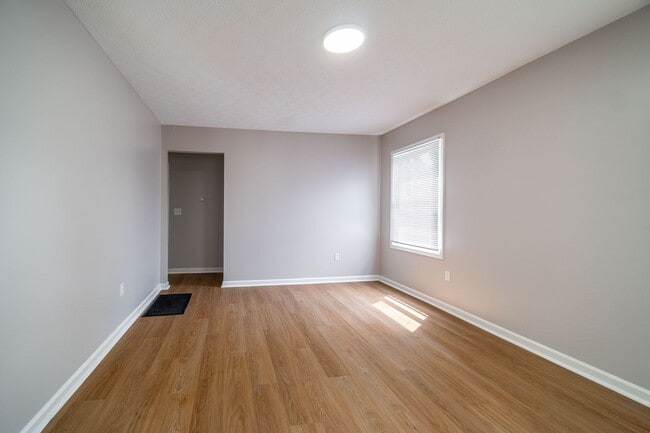 Foto del edificio - 2204 Howey Rd