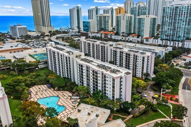 Foto del edificio - 16919 N Bay Rd