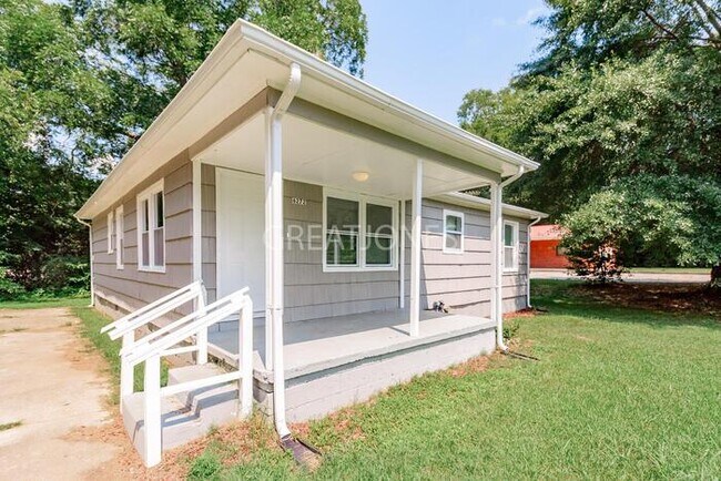 Building Photo - NOW OFFERING 1/2 MONTH FREE WITH A SIGNED ...