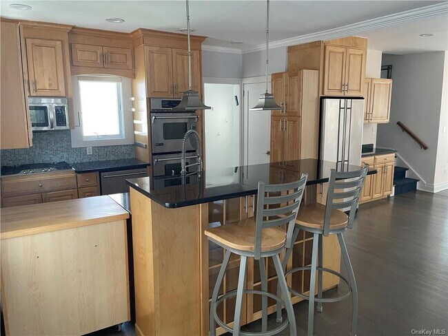 Foto del edificio - 4 Linda Ave