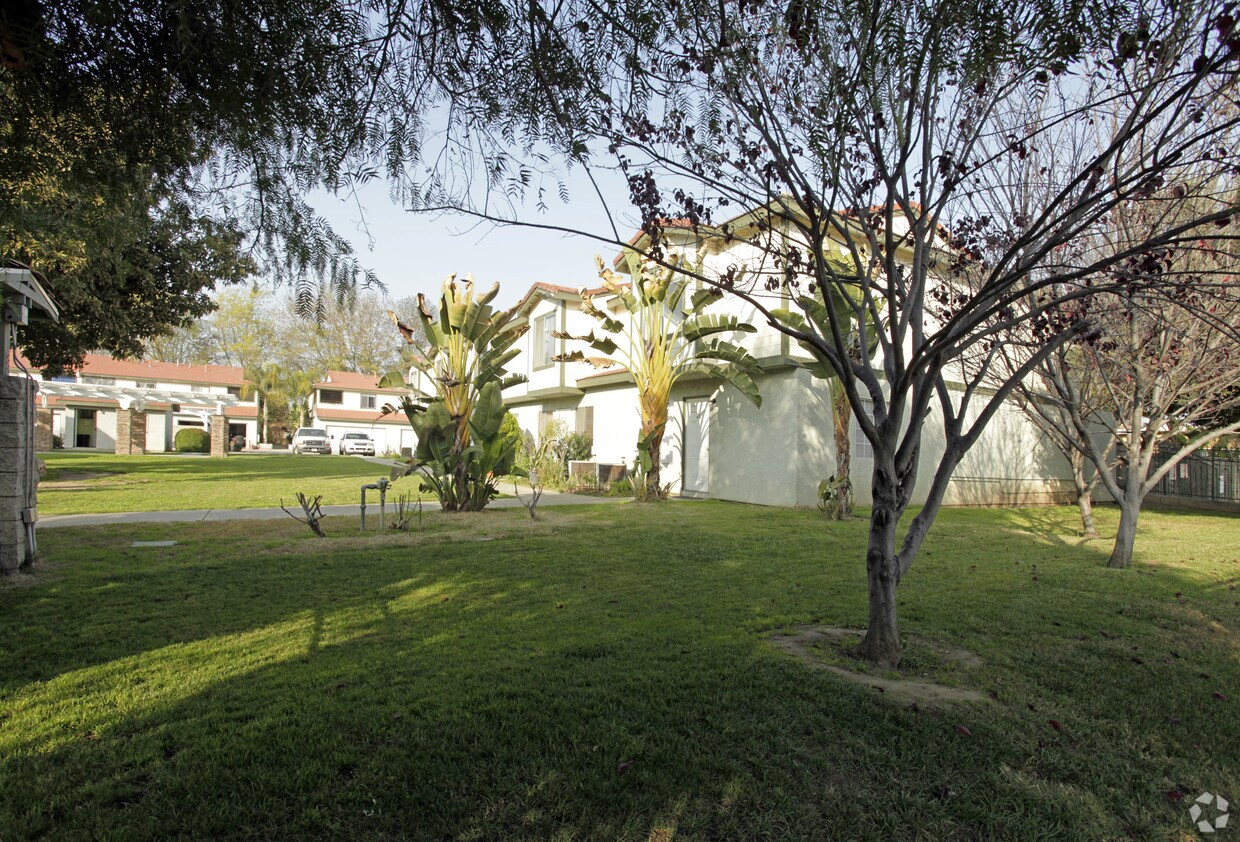 Foto principal - 1003 W 9th St