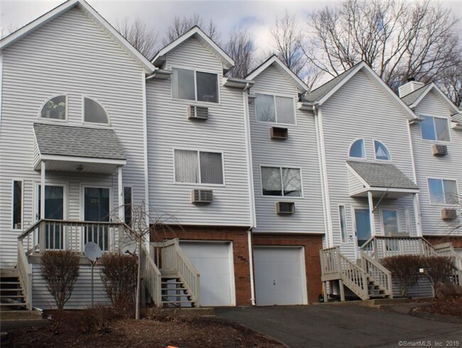 Foto del edificio - 925 Oronoke Rd