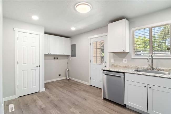 Building Photo - Kiene Donjean