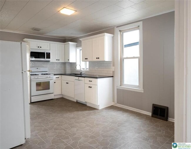 Building Photo - 19 N 3rd St