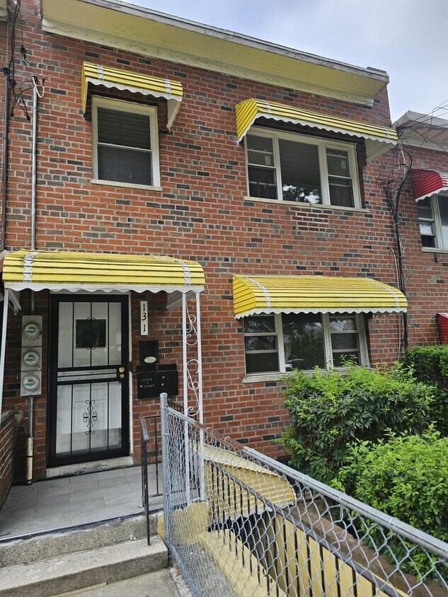 Primary Photo - 131 S 14th Ave